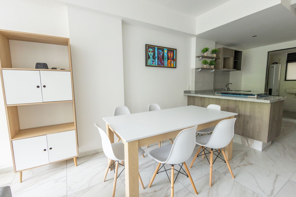 1 of 7: Comedor