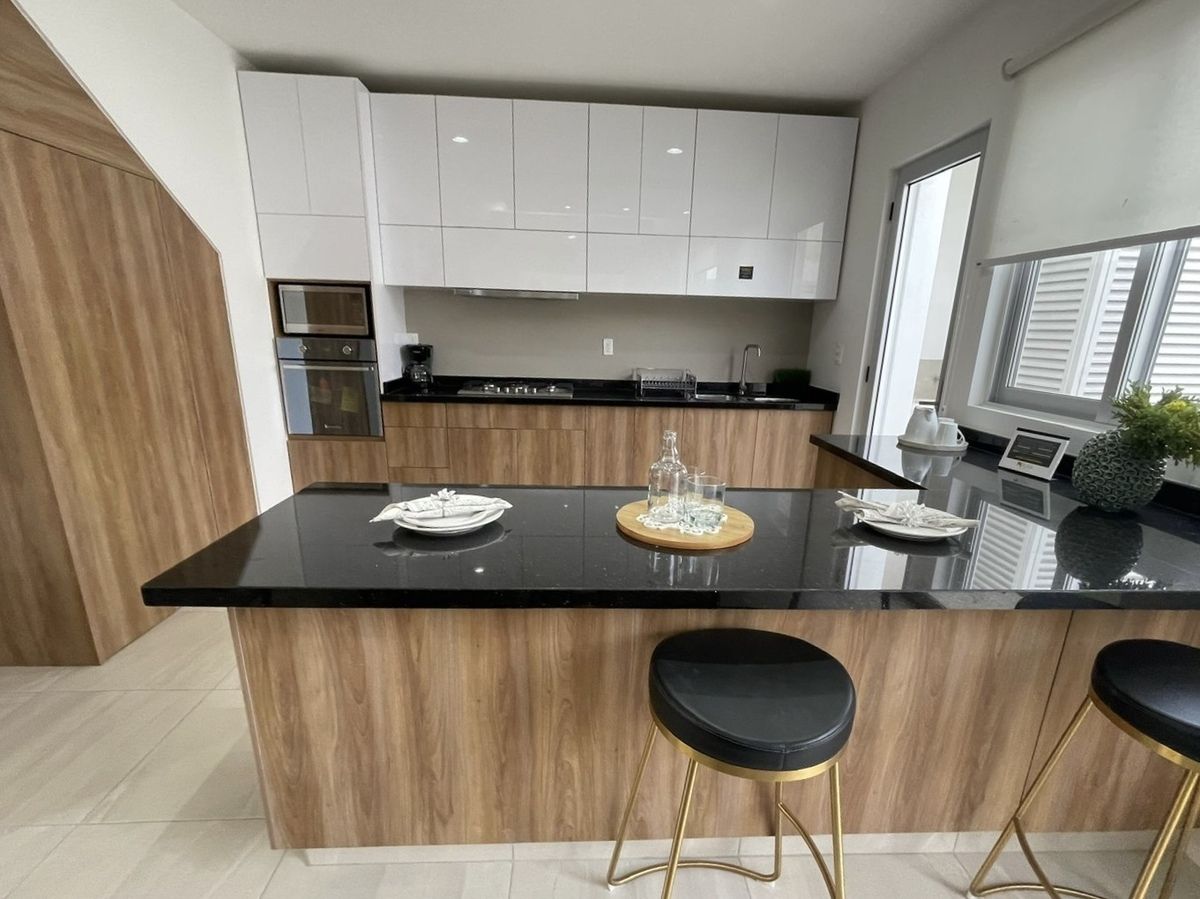 4 of 14: Cocina equipada