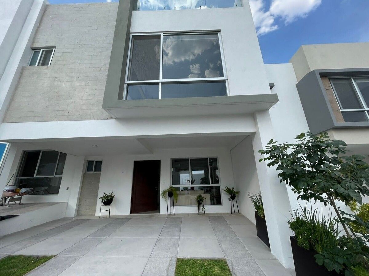 1 of 14: Fachada