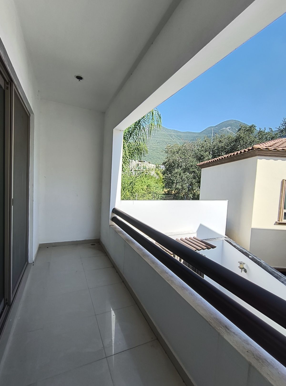 Balcón con vista al patio
