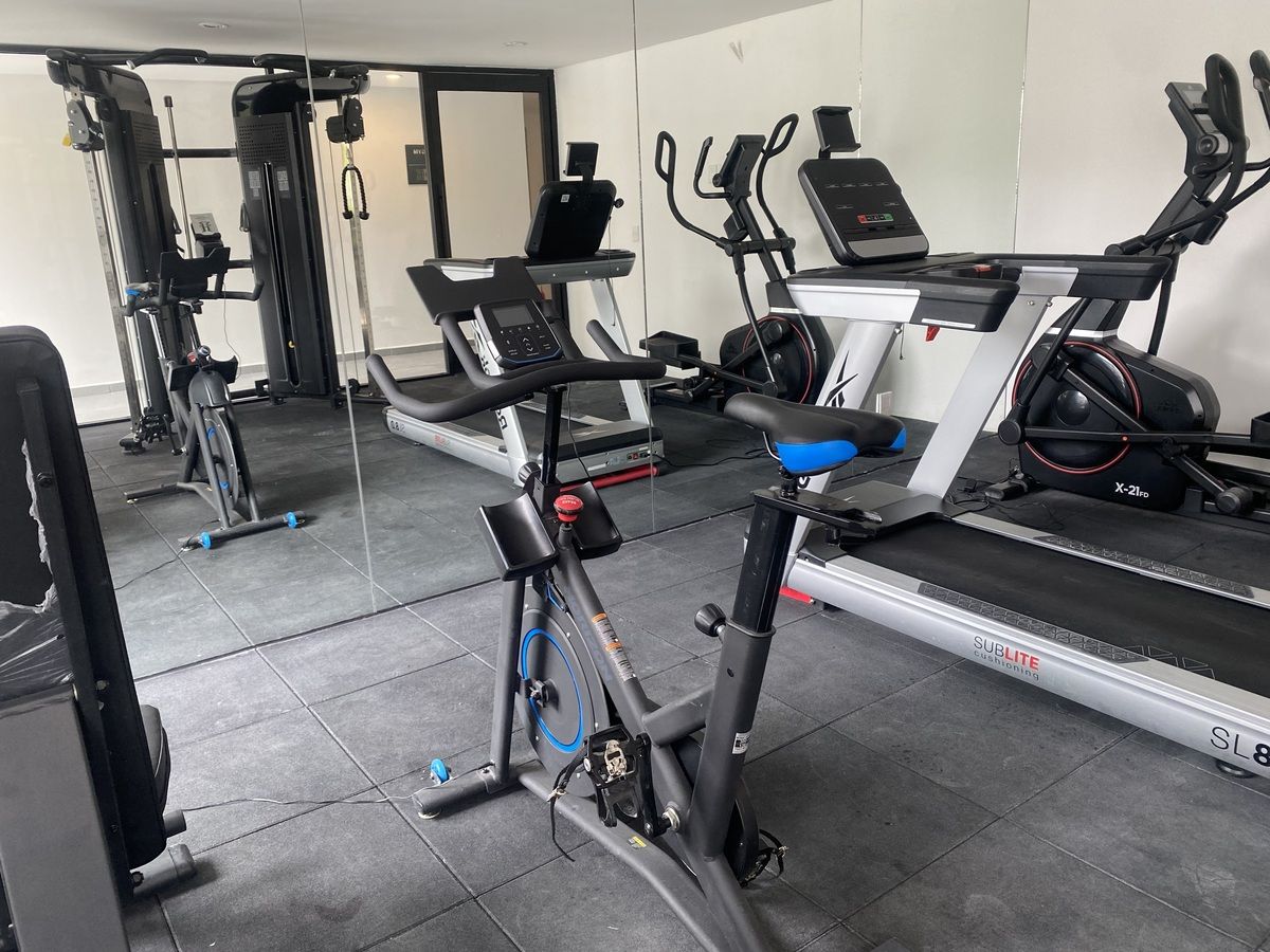 6 de 24: Gimnasio equipado
