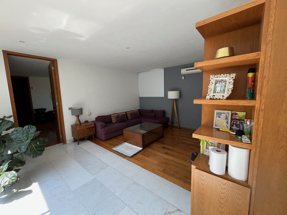 18 de 32: sala estar tv en segunda planta