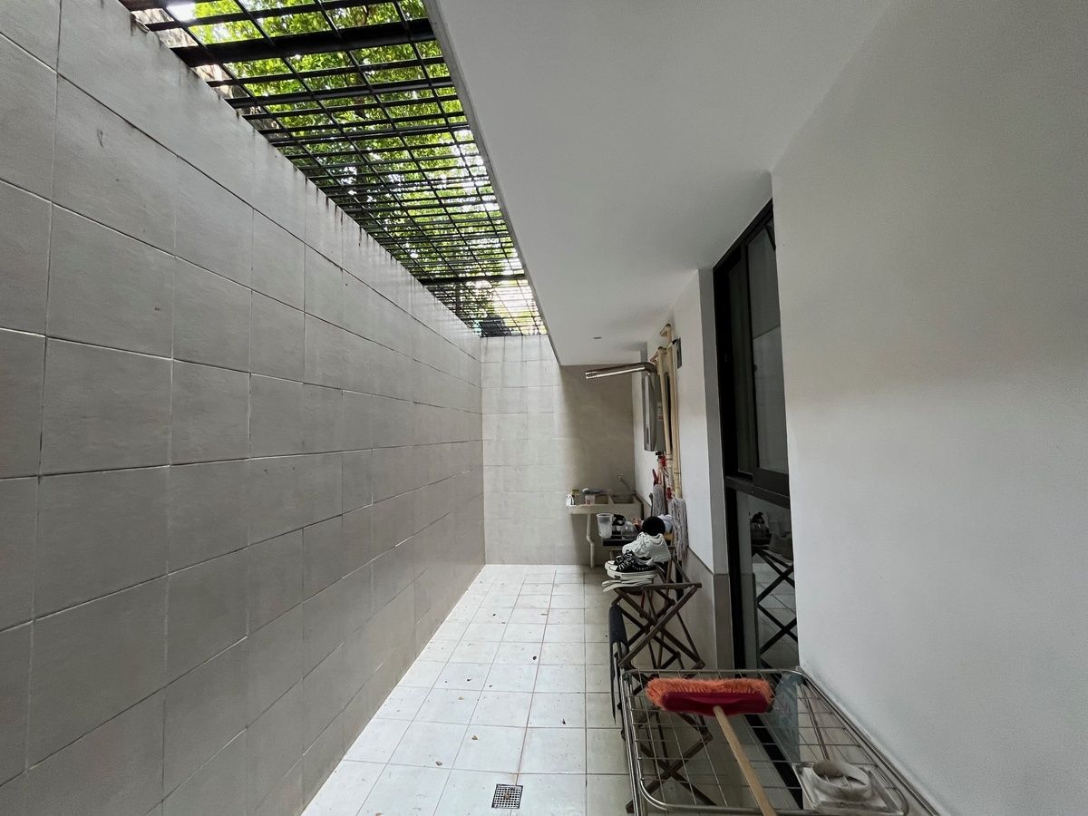 12 de 32: patio en Sótano