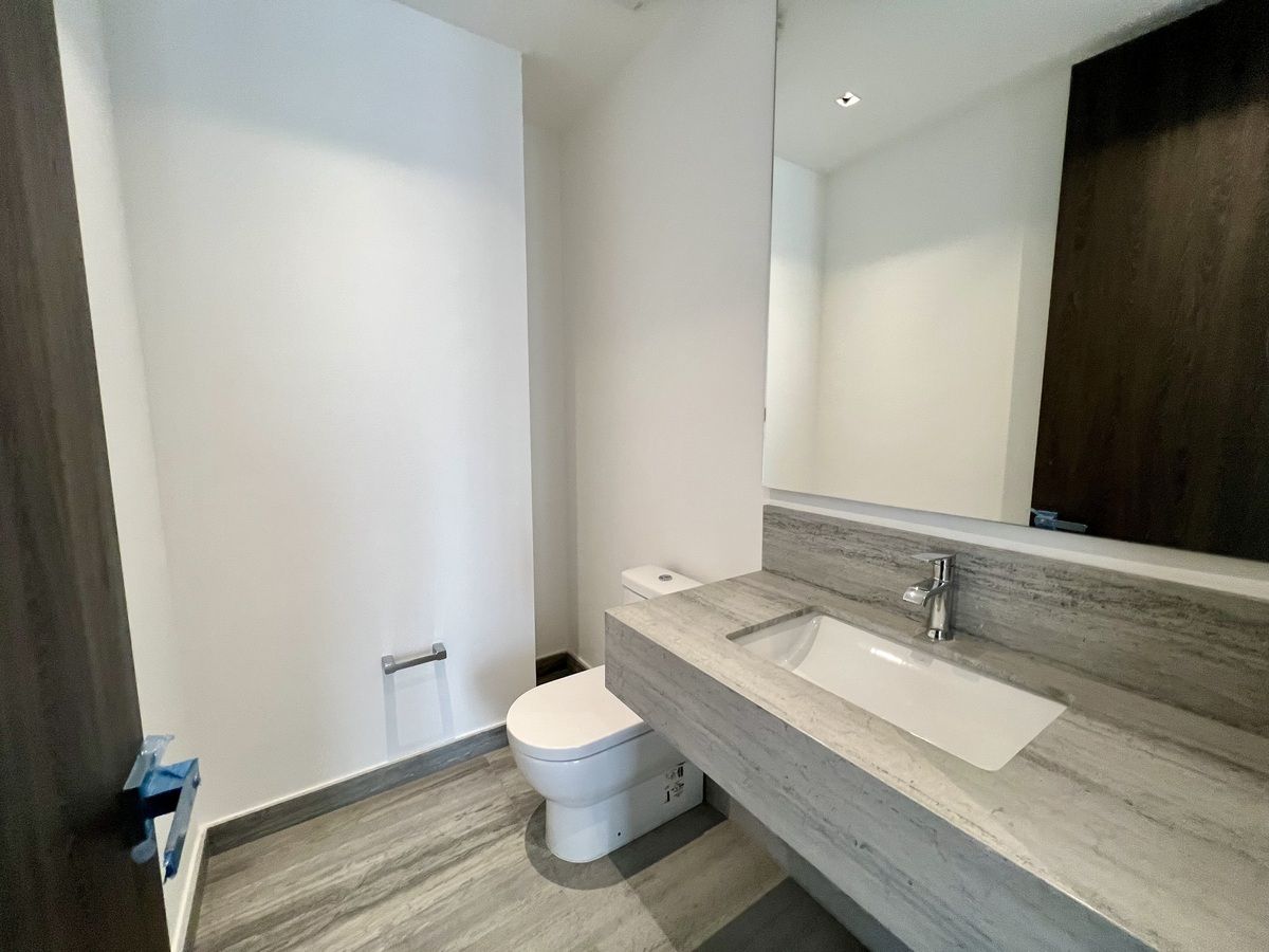 5 de 28: Baño visitas