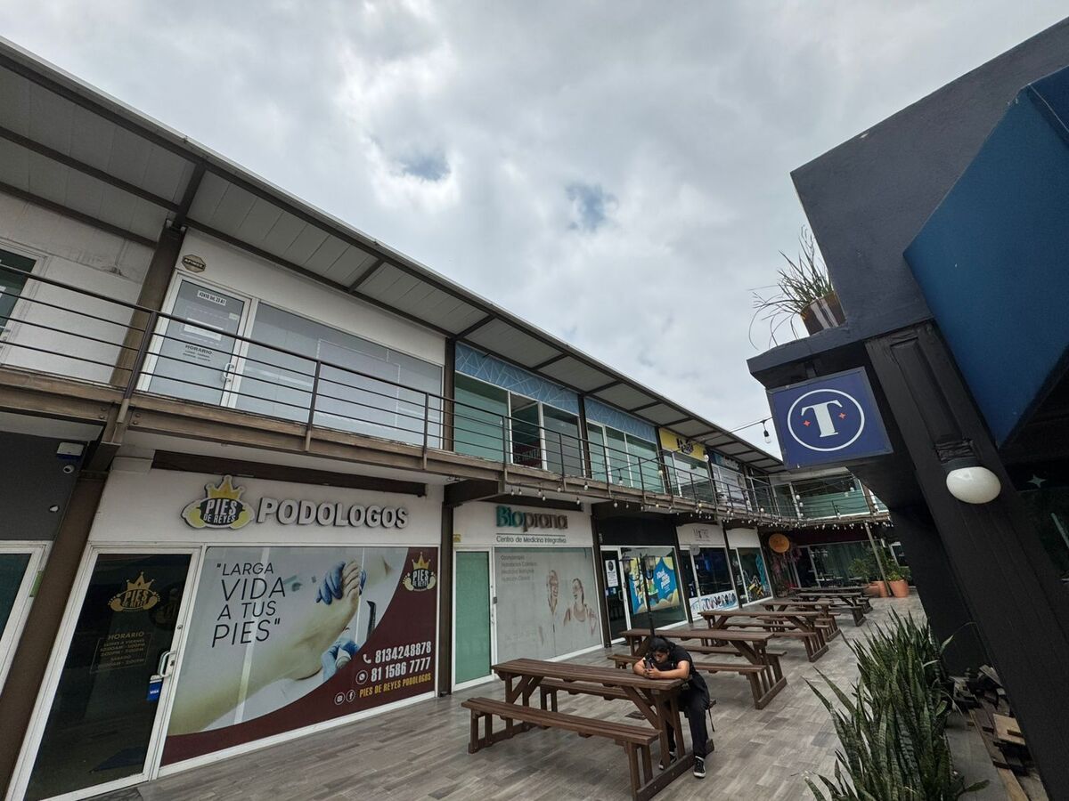 1 de 16: LOCAL EN GARZA SADA