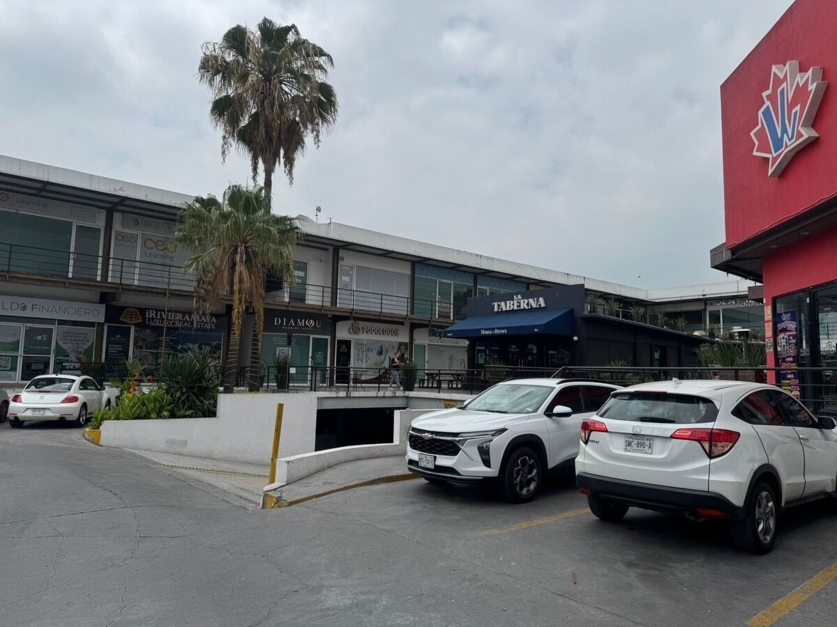5 de 16: LOCAL EN GARZA SADA