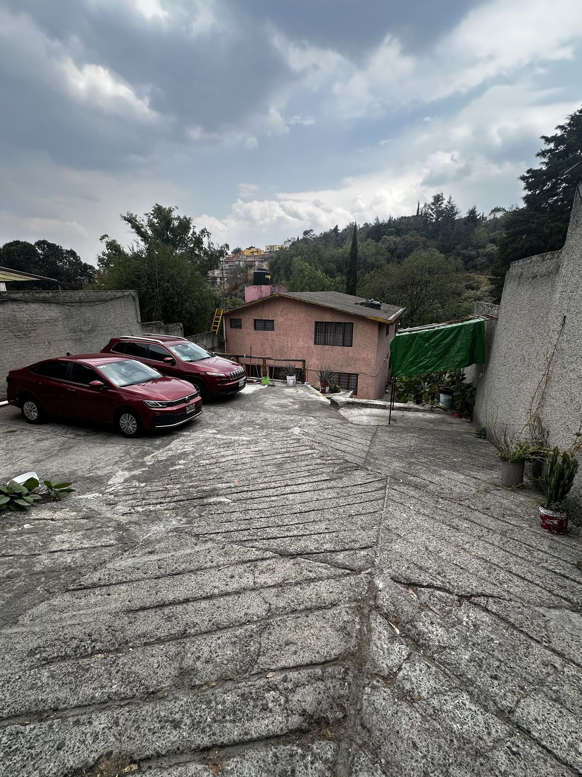 3 de 23: estacionamientos y patio