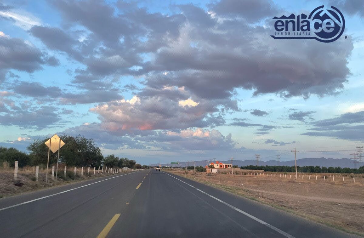 Terreno a pie de Carretera