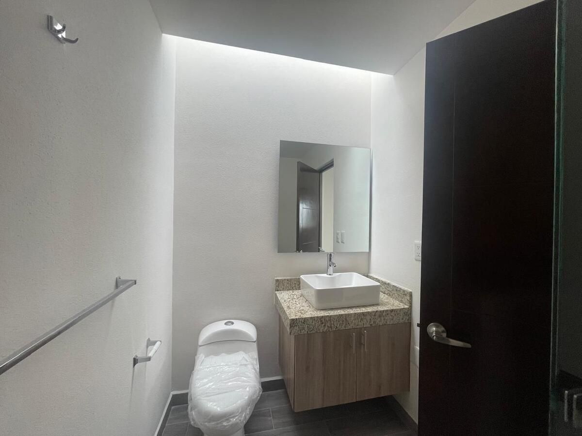 3 de 10: Baño de habitaciones secundarias