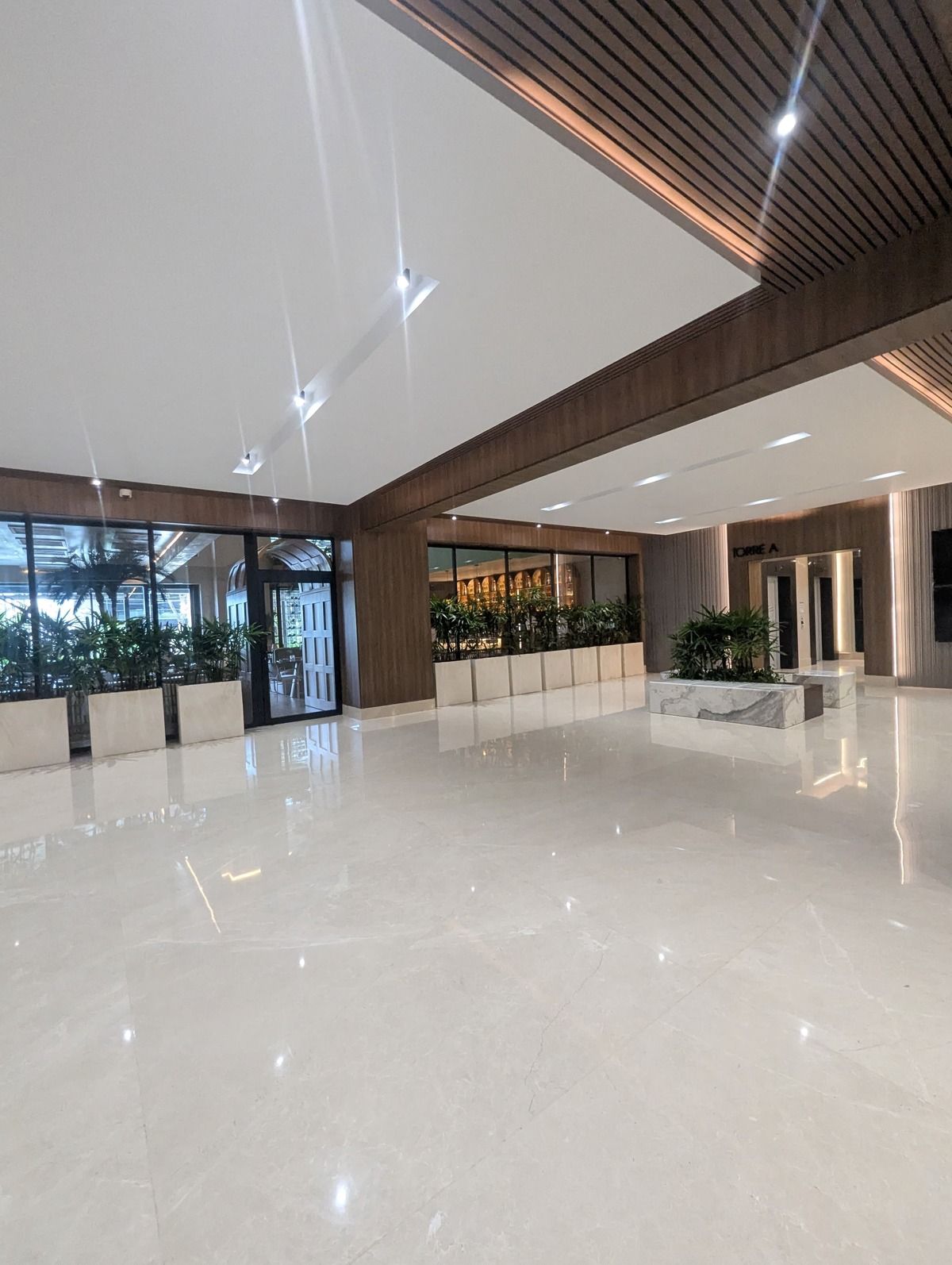 3 de 9: Lobby