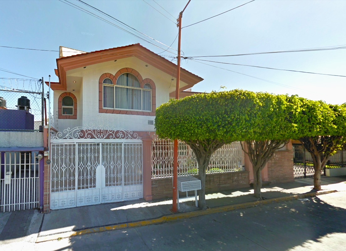 1 of 23: Fachada.