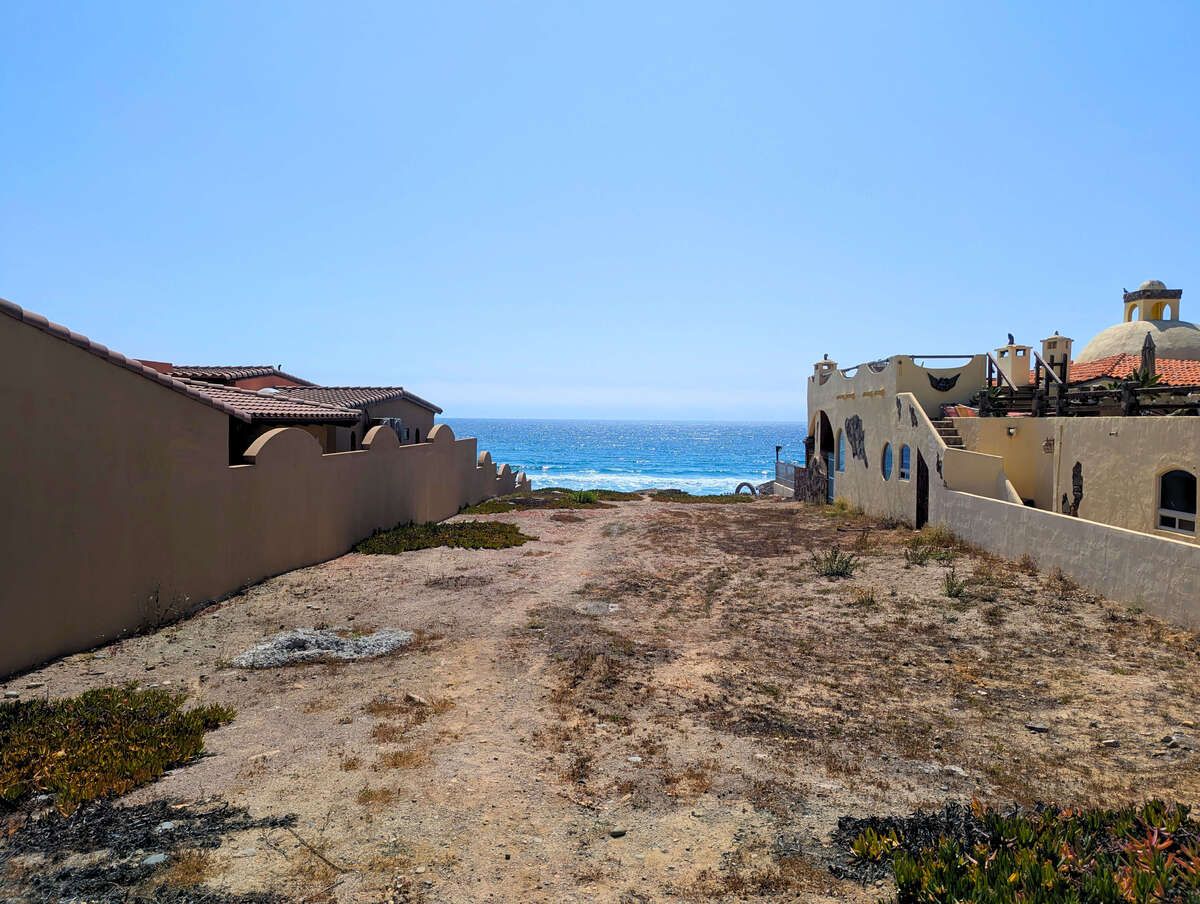 3 de 9: Lot 2, Block 9 – Prime Oceanfront Opportunity in Mision Viej