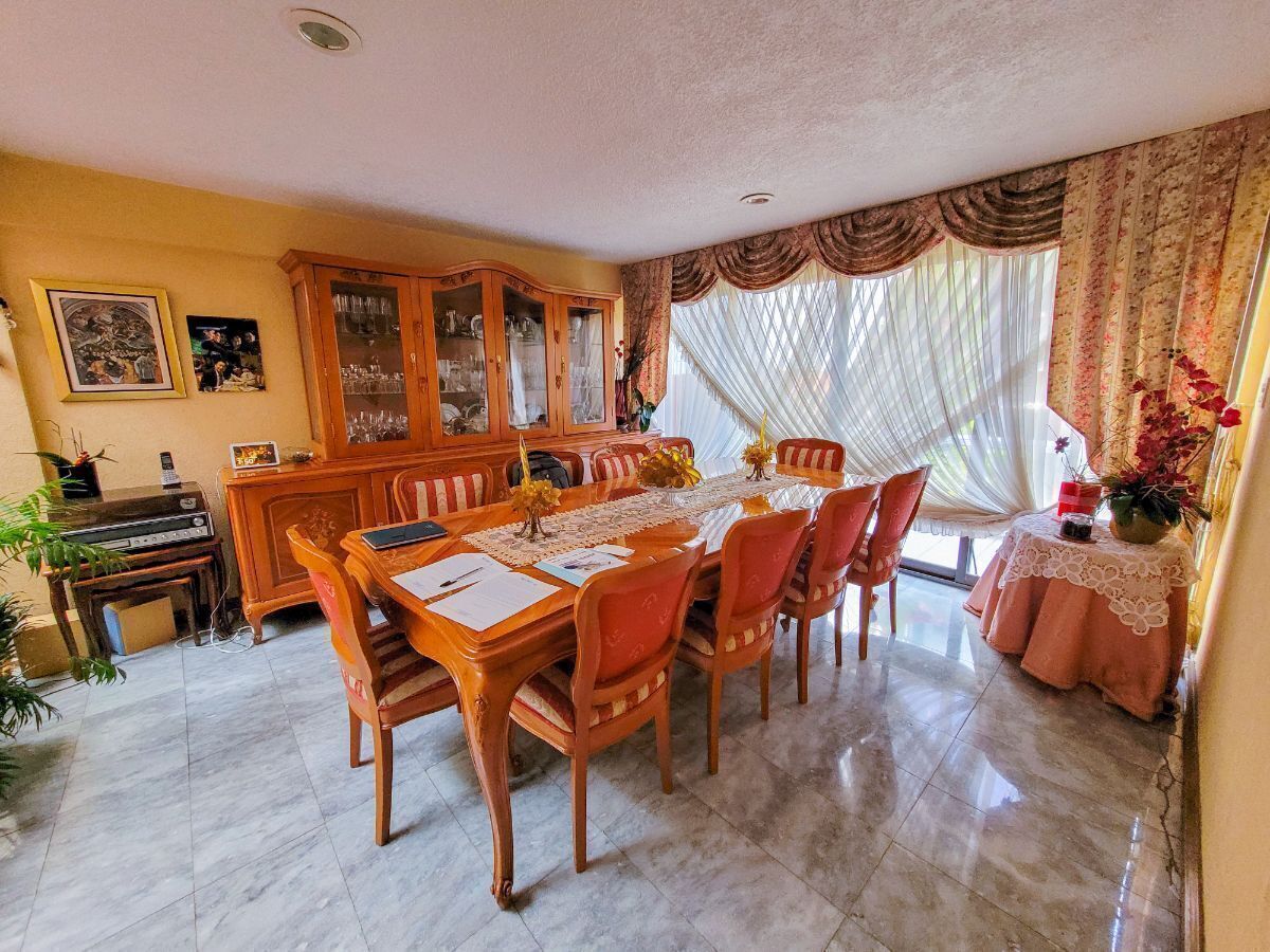 2 of 16: Comedor.