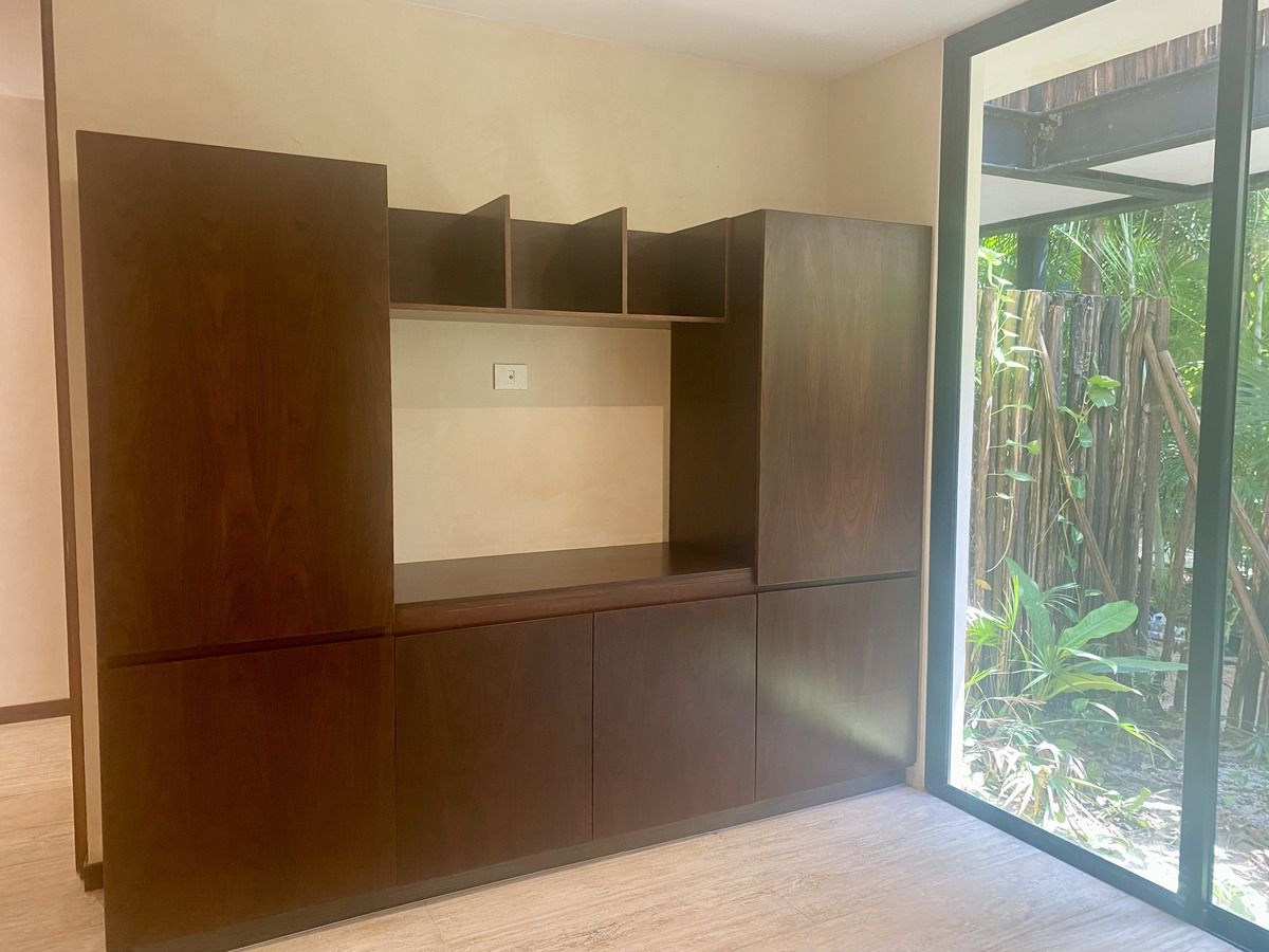 2 of 16: HABITACION PRIVADA