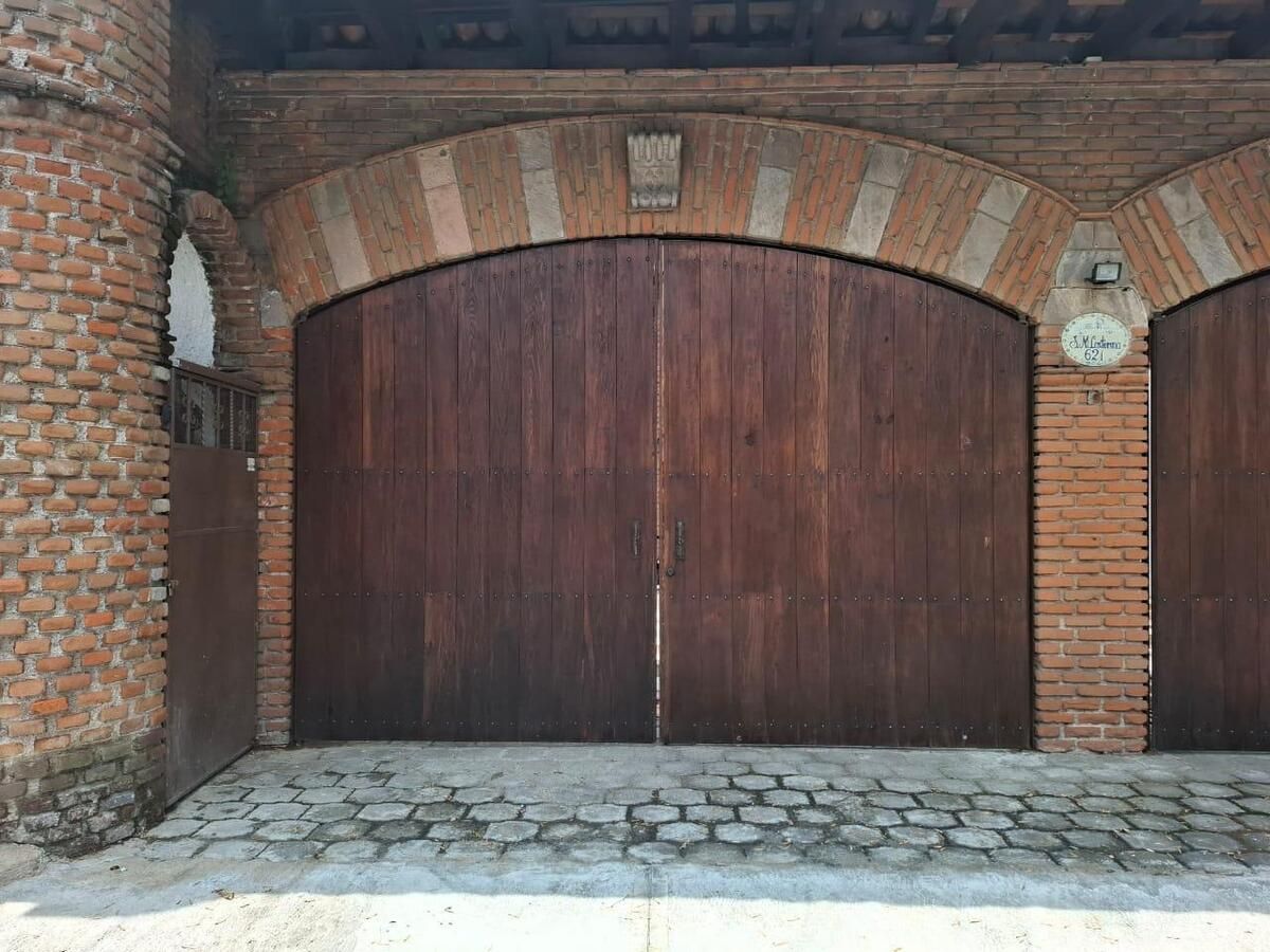 3 of 29: entrada garage