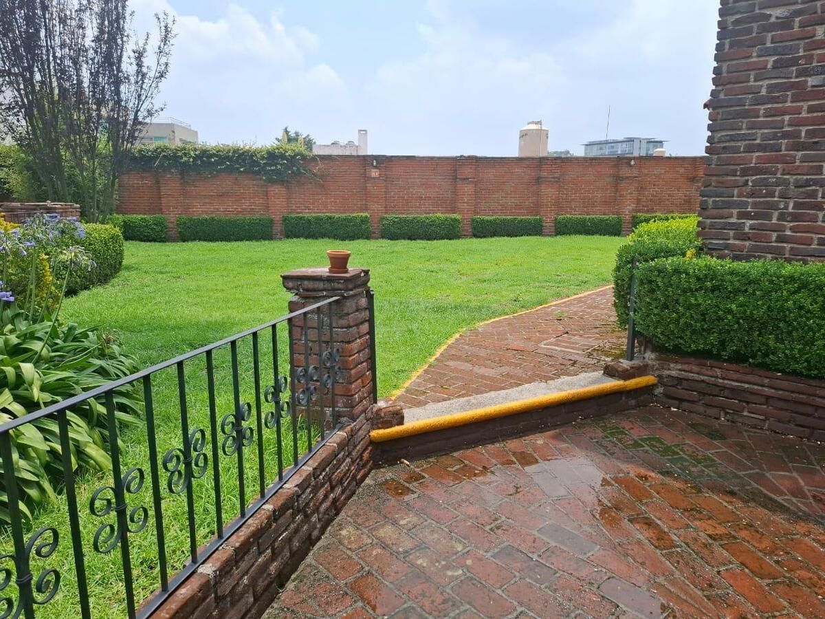4 of 29: entrada jardin