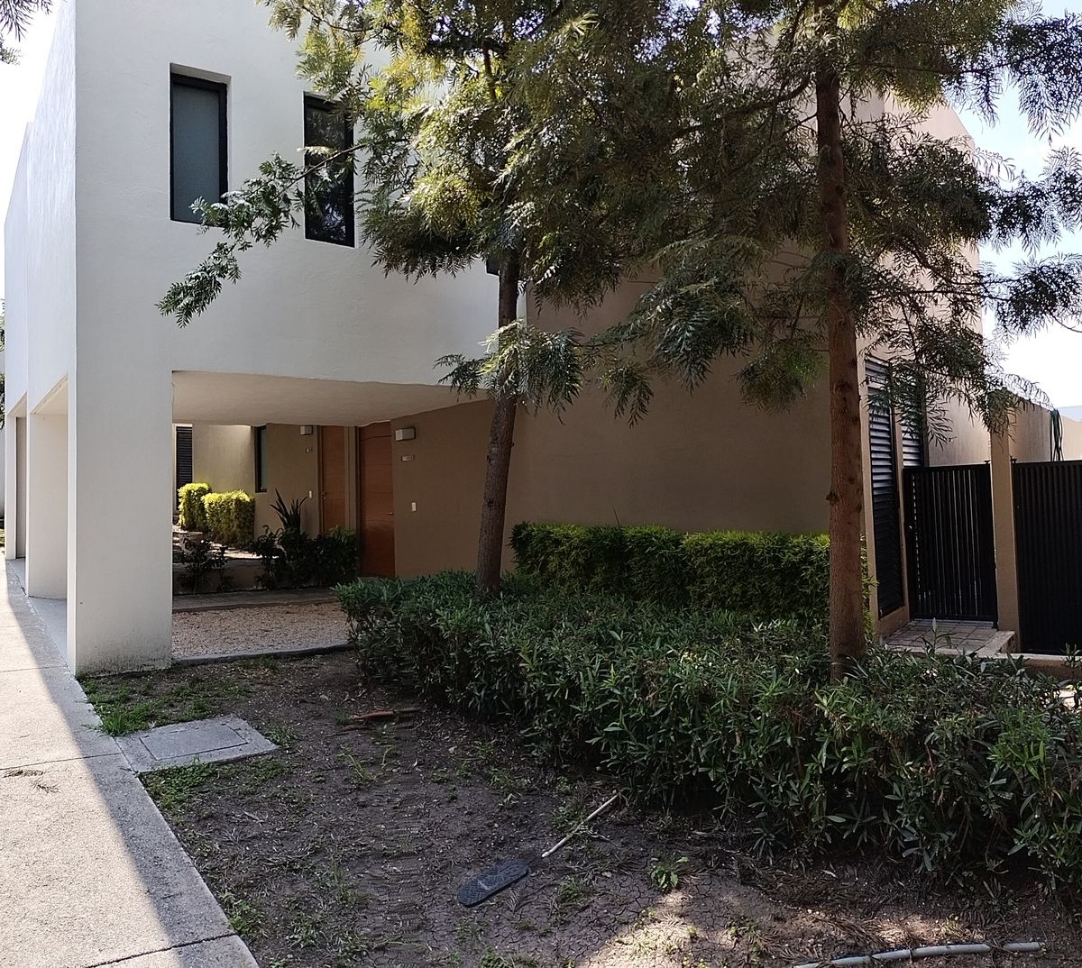 1 de 20: Fachada Principal