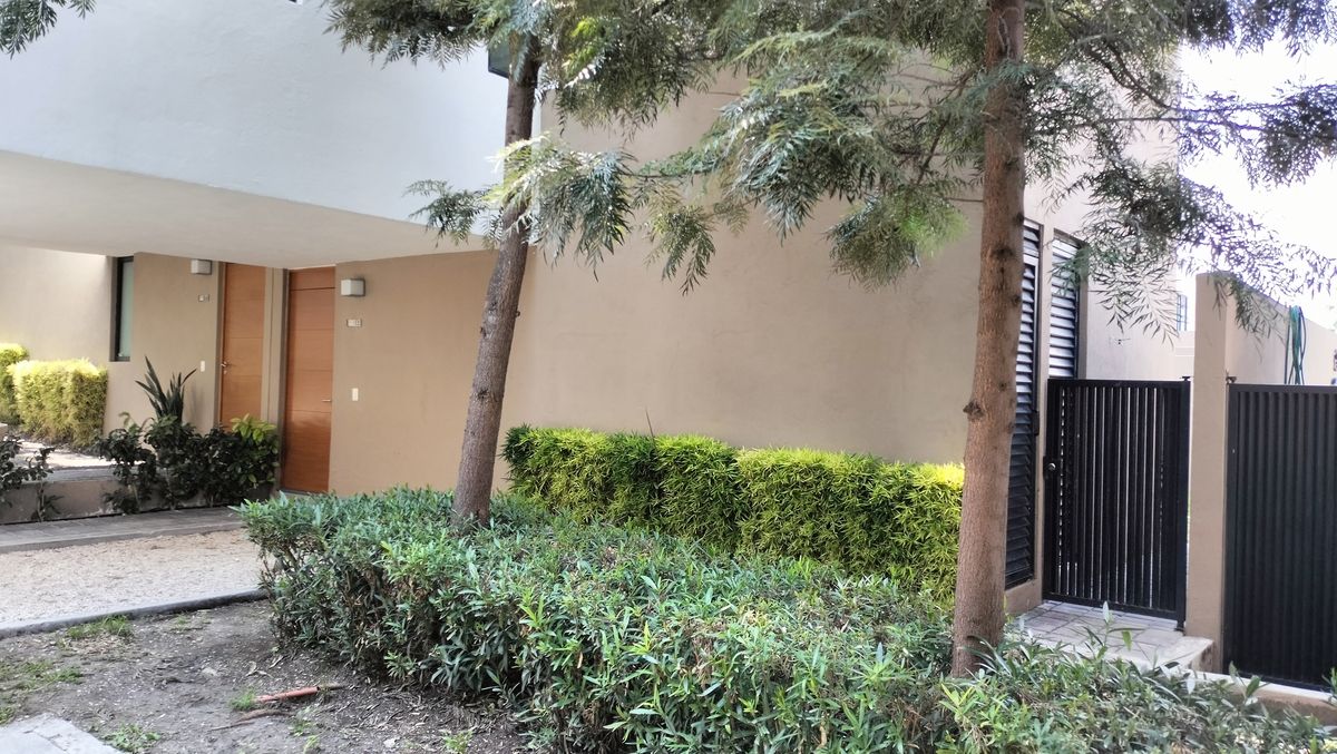 2 de 20: jardin frontal