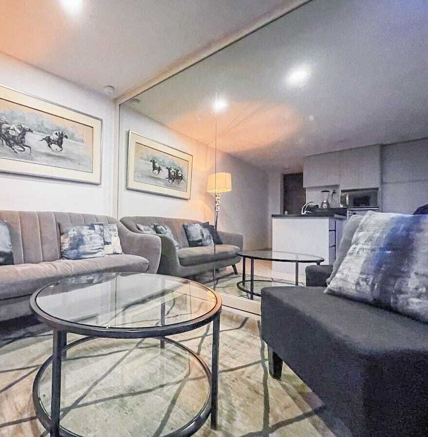 2 de 6: Sala.