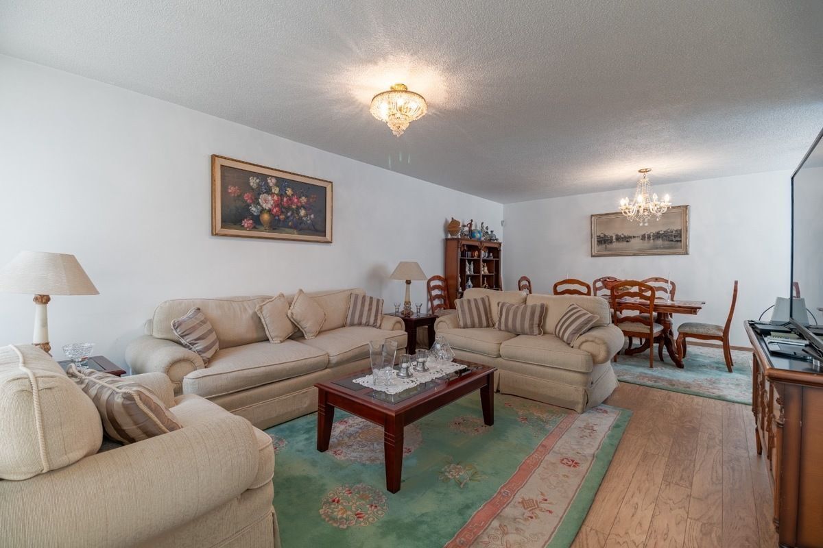 2 de 7: Sala.