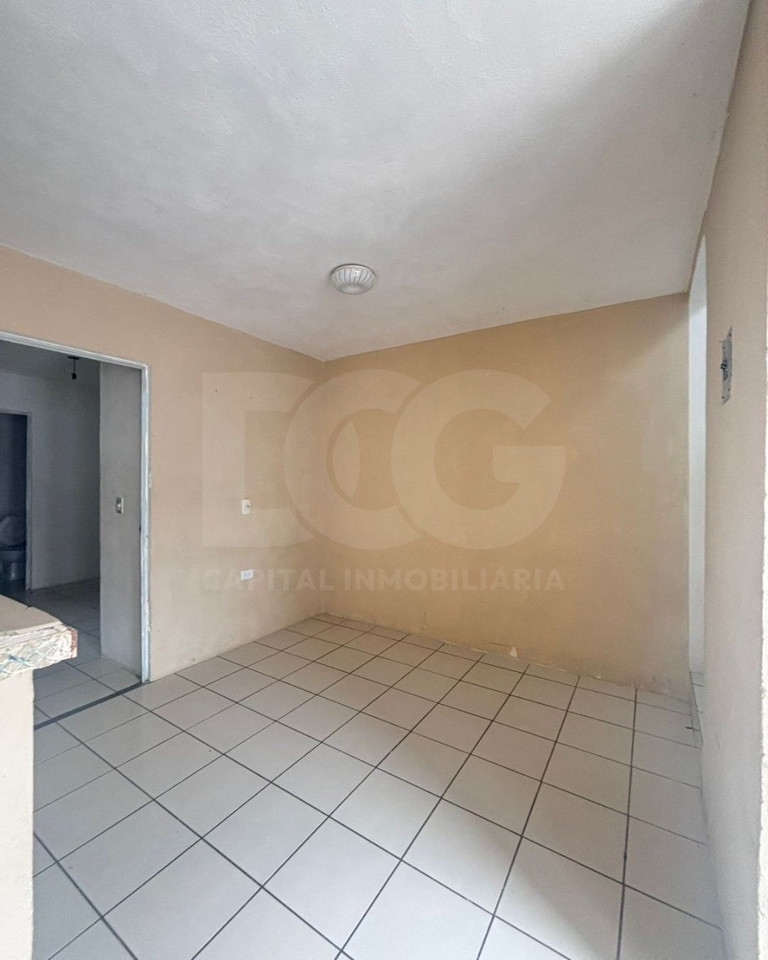 5 of 7: Sala