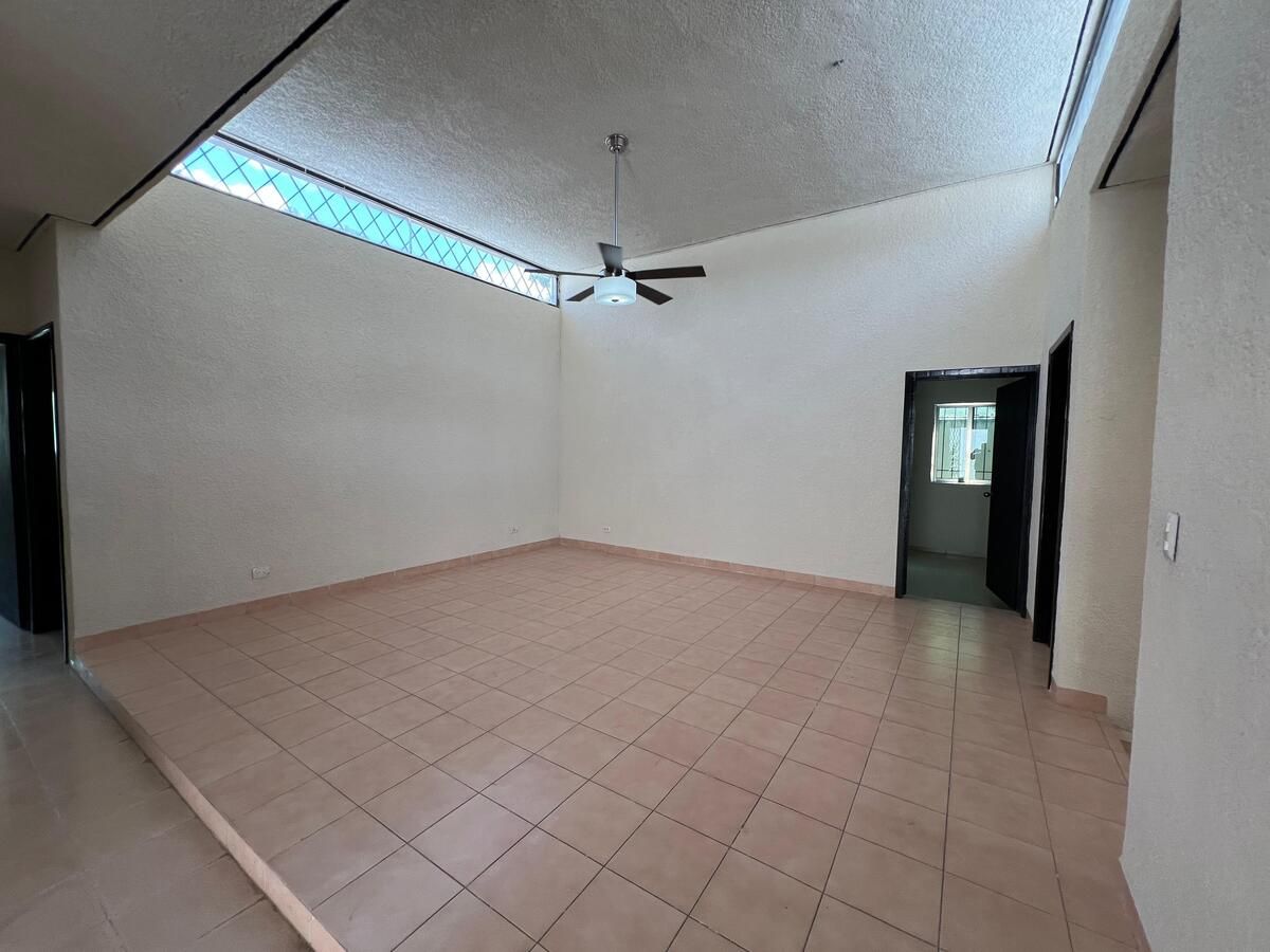Casa en venta en Merida, Colonia Villas del sol Campestre. ¡Amplios espacios!