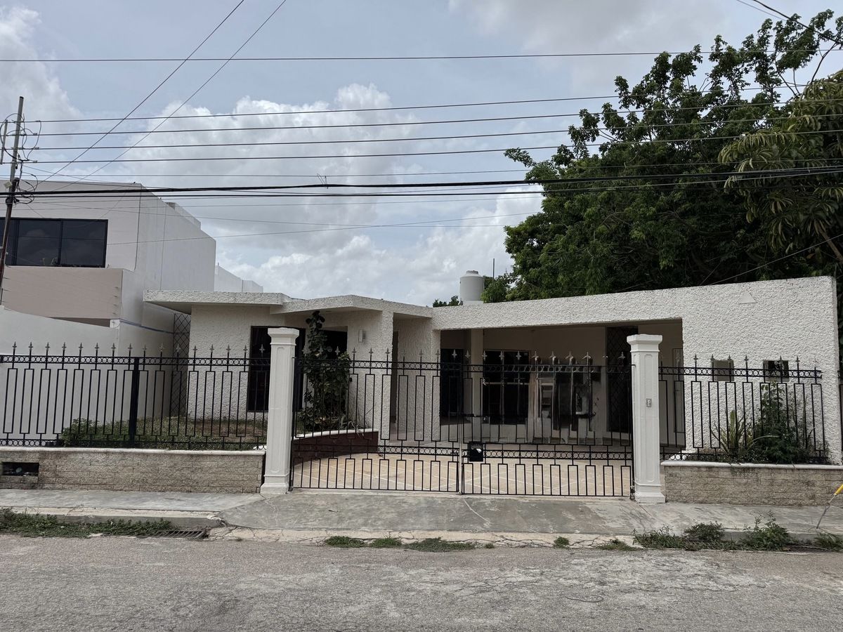 Casa en venta en Merida, Colonia Villas del sol Campestre. ¡Amplios espacios!