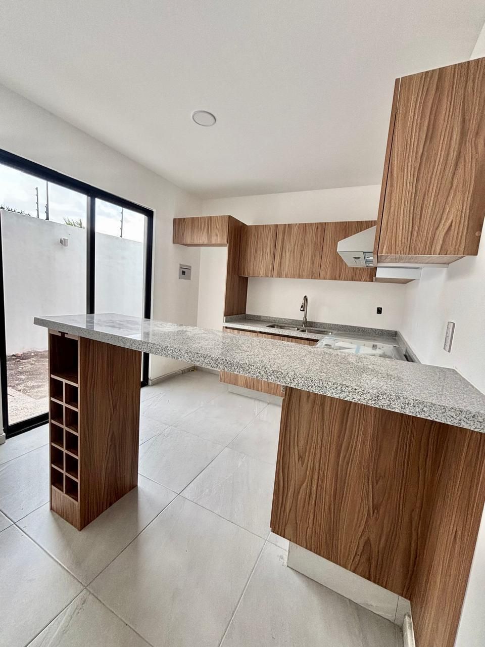 3 de 36: Cocina equipada en granito.