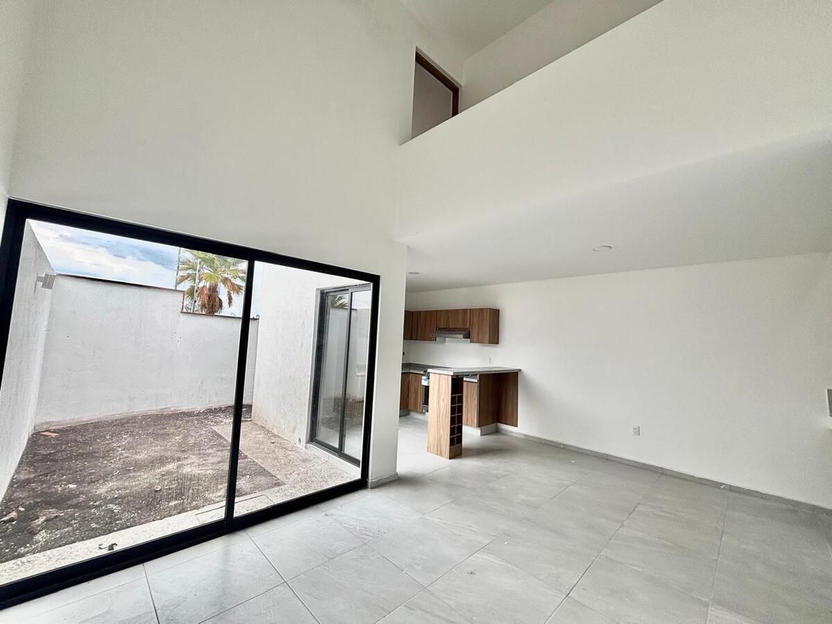 3 de 36: Sala a doble altura ! 
Y gran iluminación .