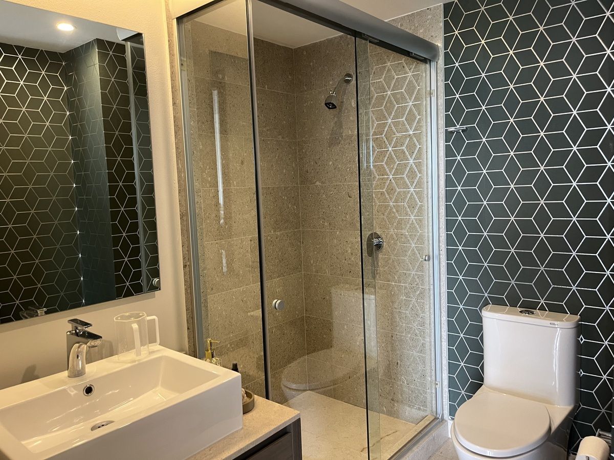 7 of 25: Baño 2