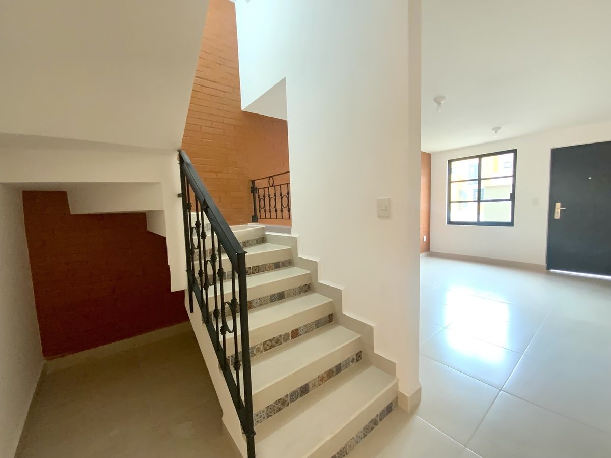 9 of 22: Escaleras