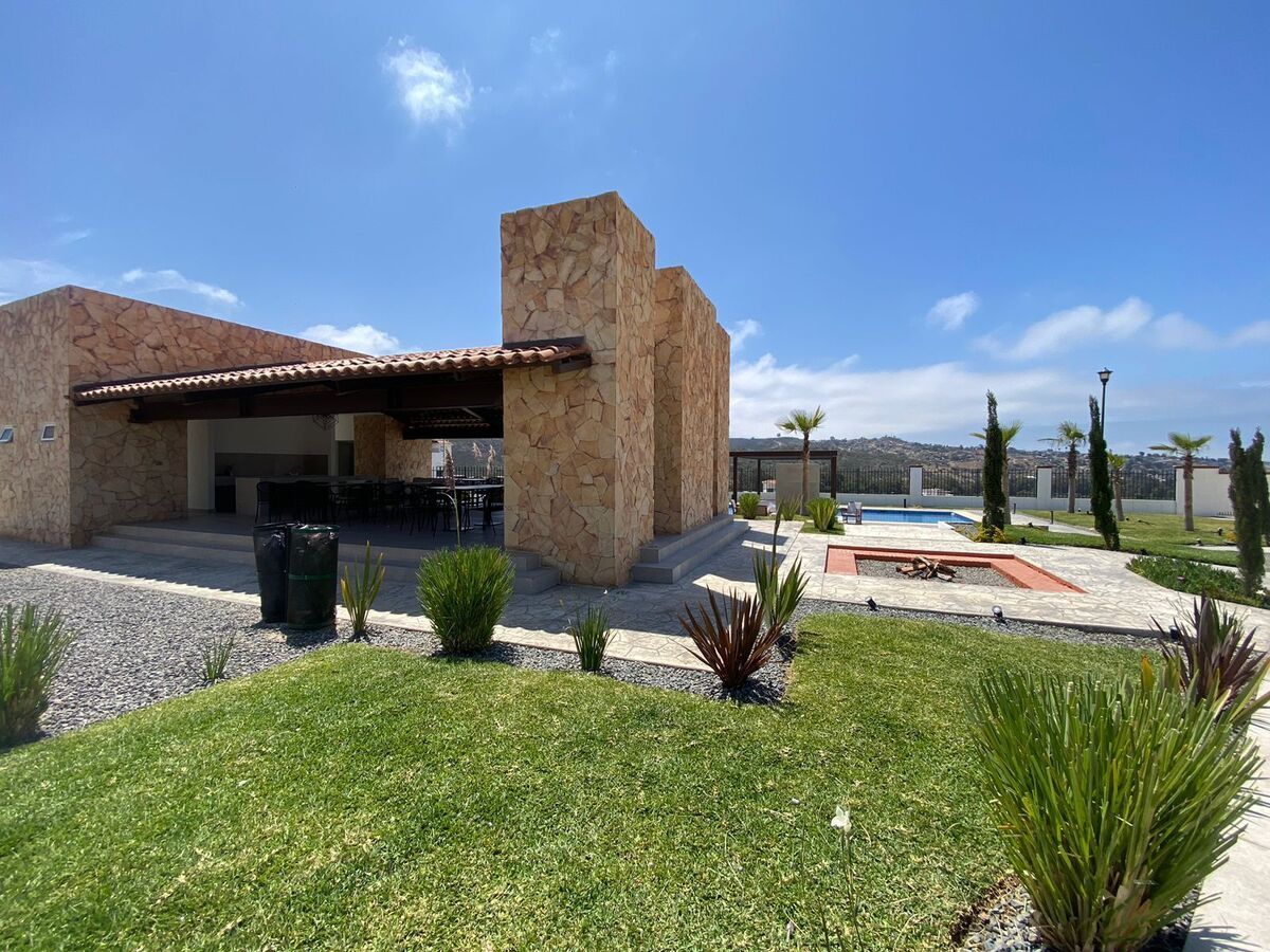 37 de 39: Area de juegos y area verde en cada privada