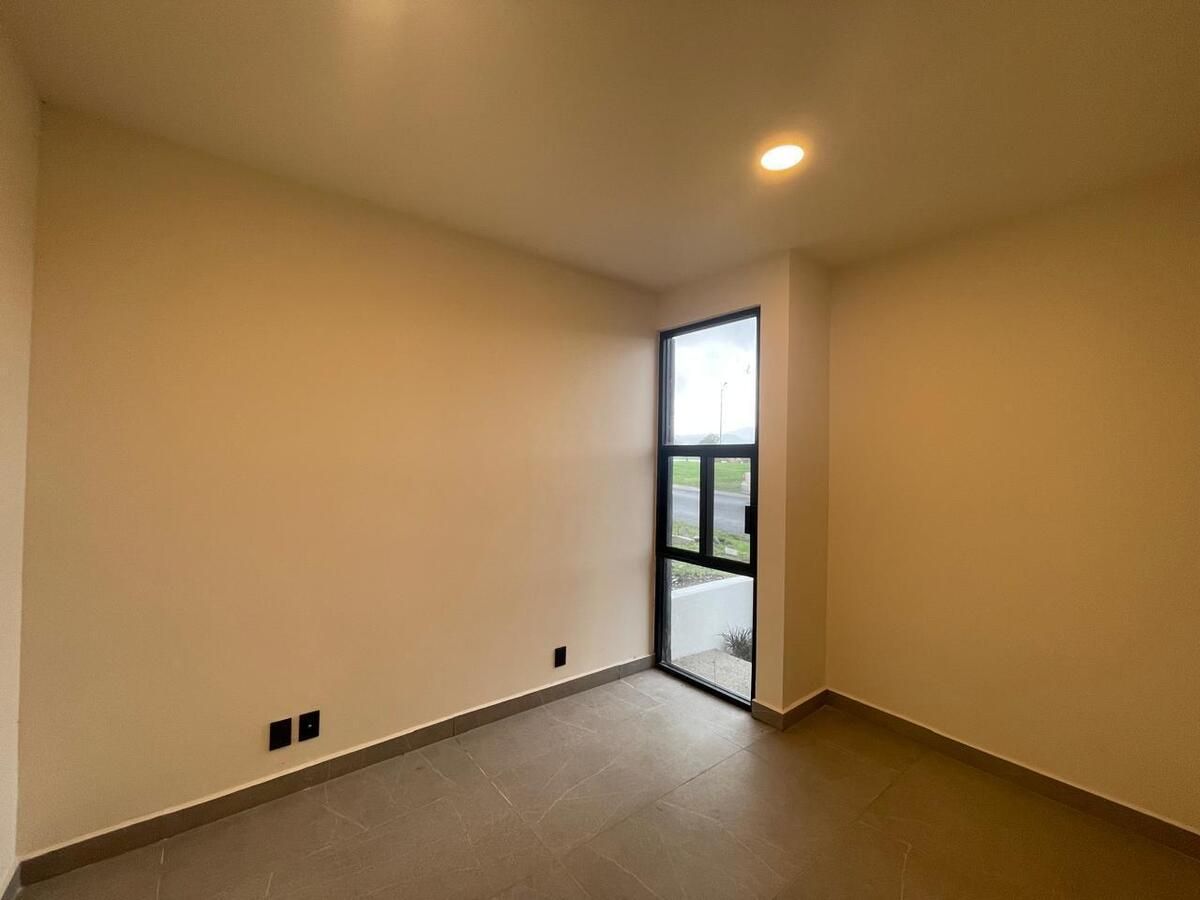 4 of 13: Habitación en planta baja