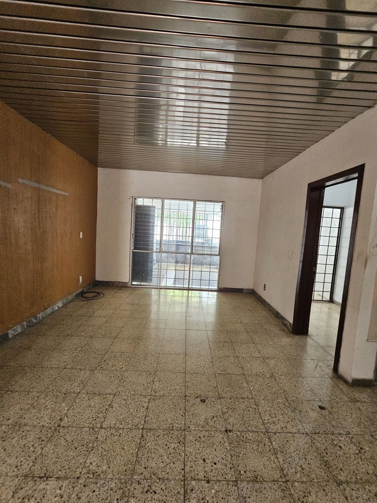 4 of 15: Área de sala