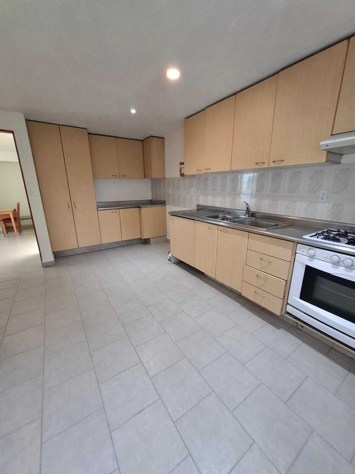 6 de 22: Cocina con espacio para antecomedor