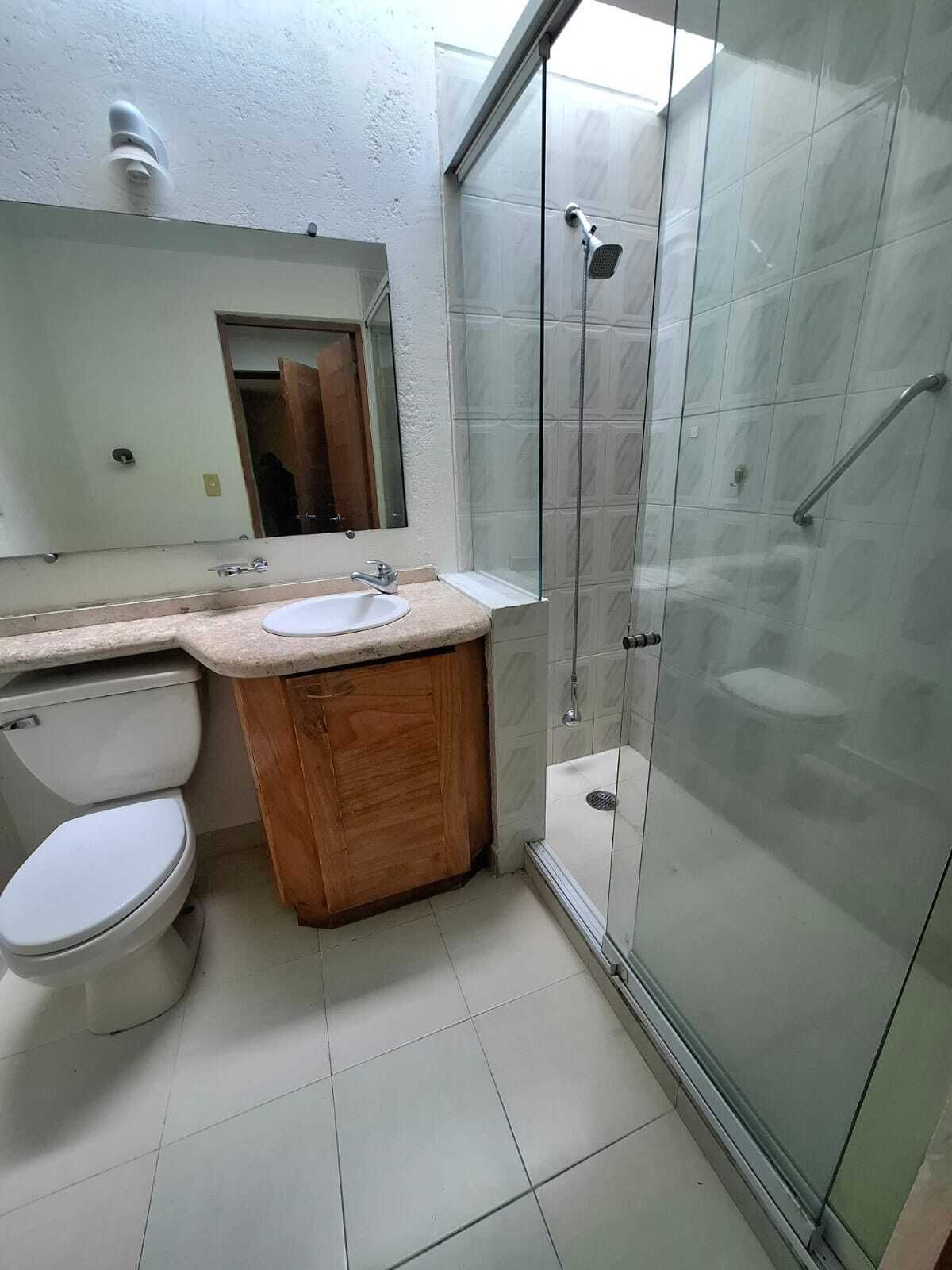 13 de 22: Baño recamara principal