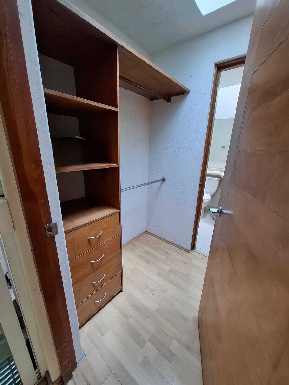 12 de 22: Vestidor recamara principal