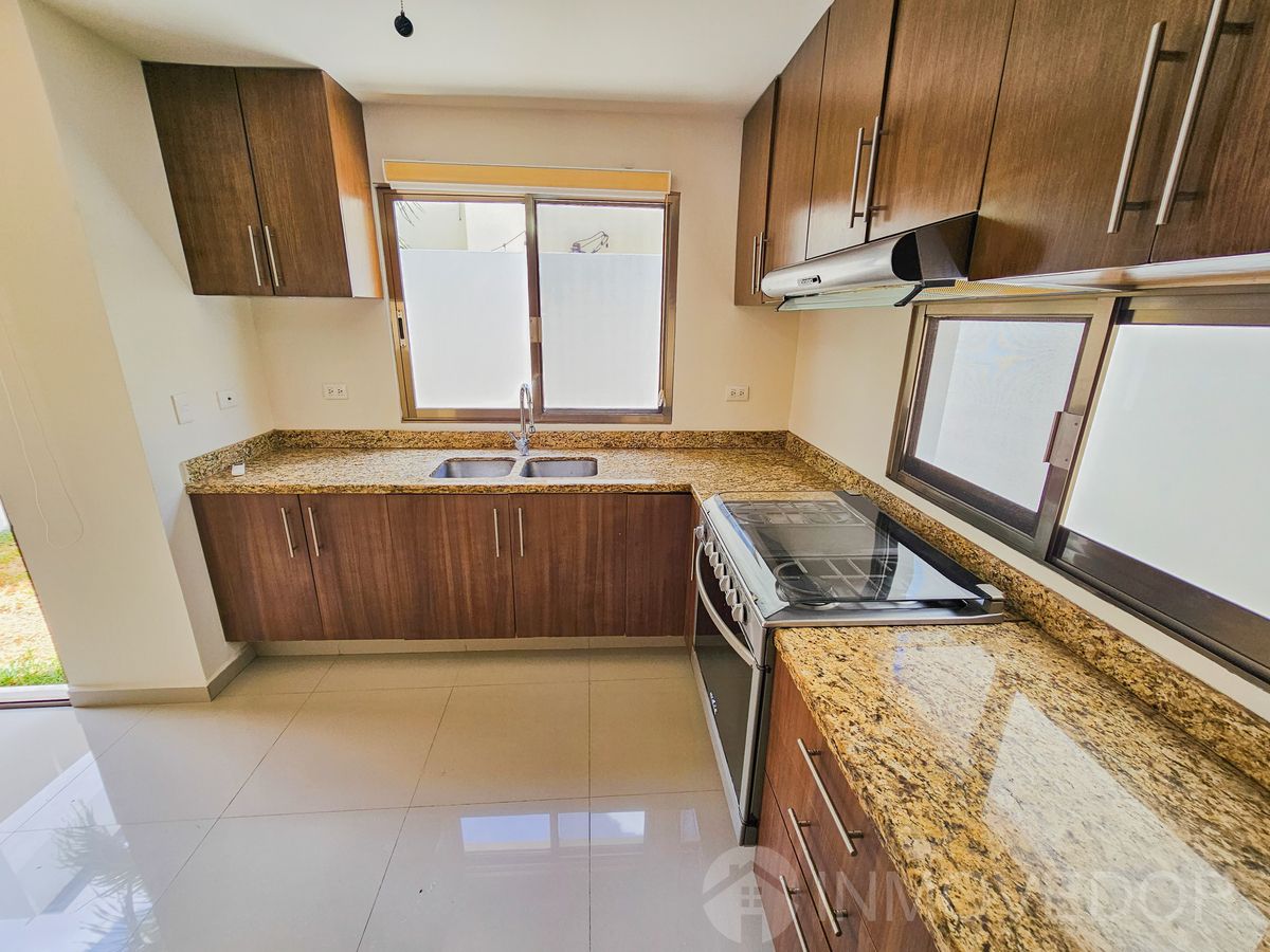 4 of 17: Cocina