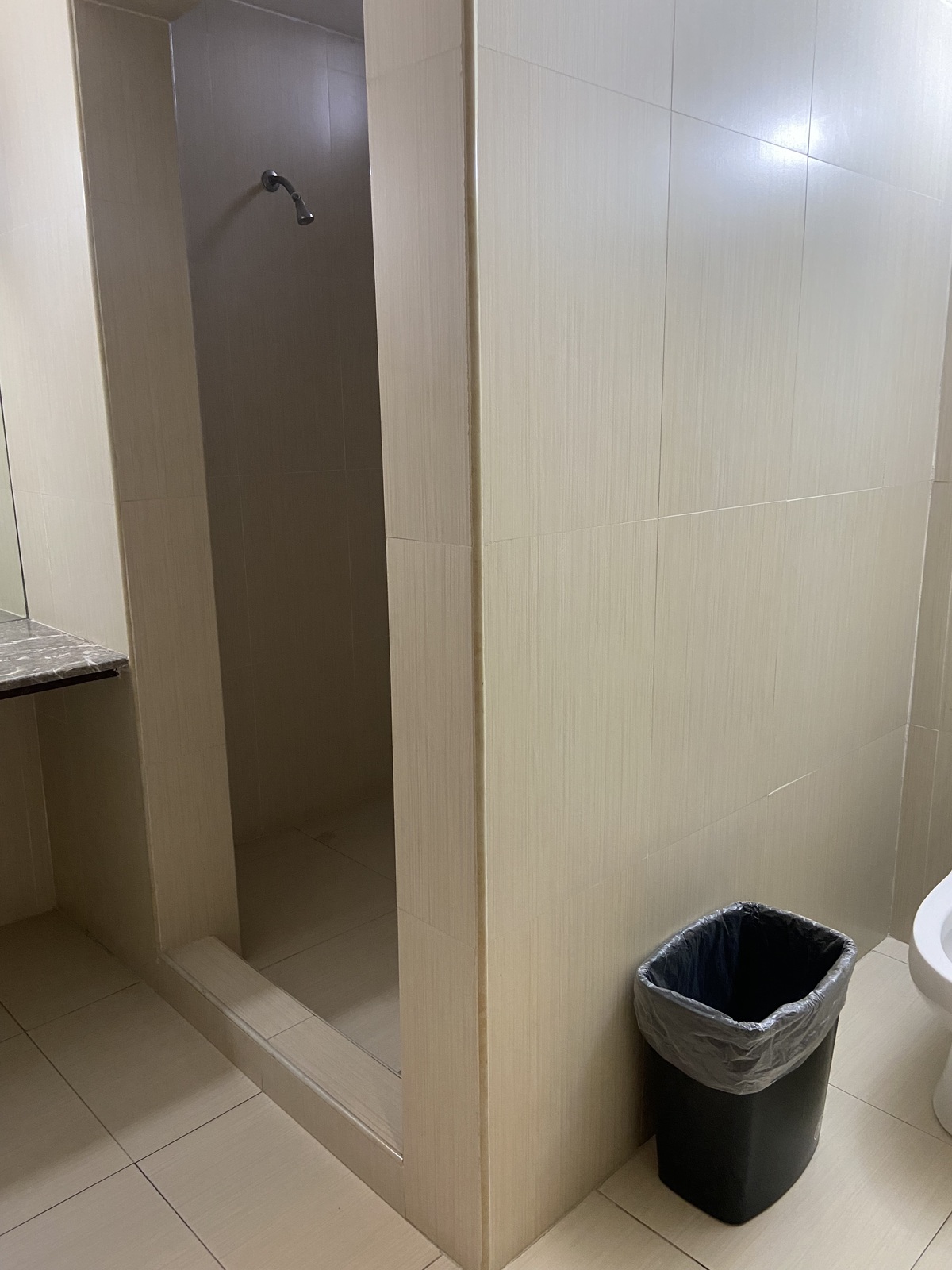 25 de 28: BAÑO CTO SERVICIO
