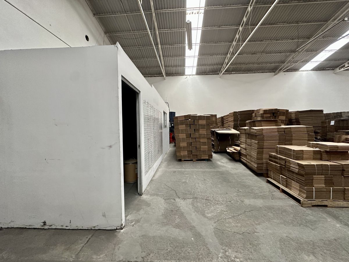2 de 3: Bodega R  Michel