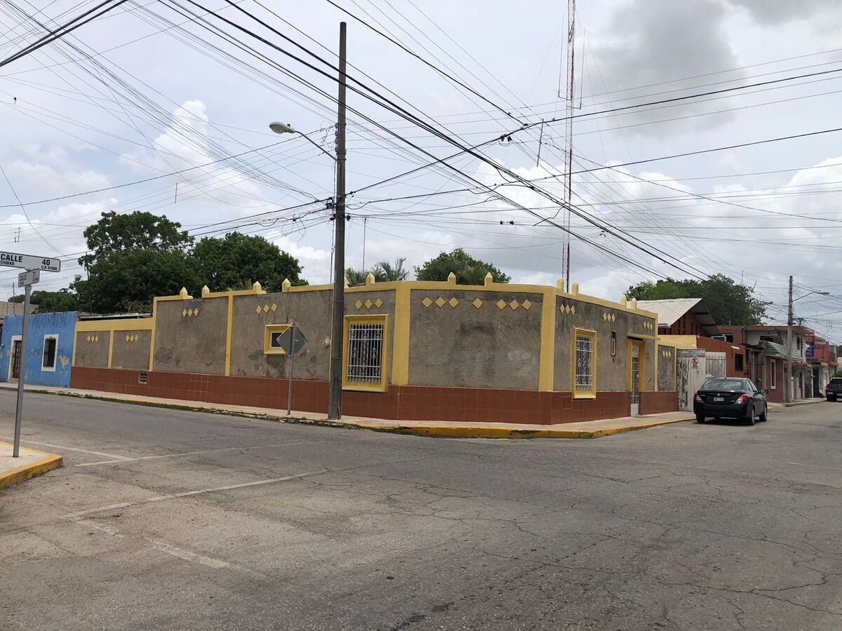 2 of 25: Fachada