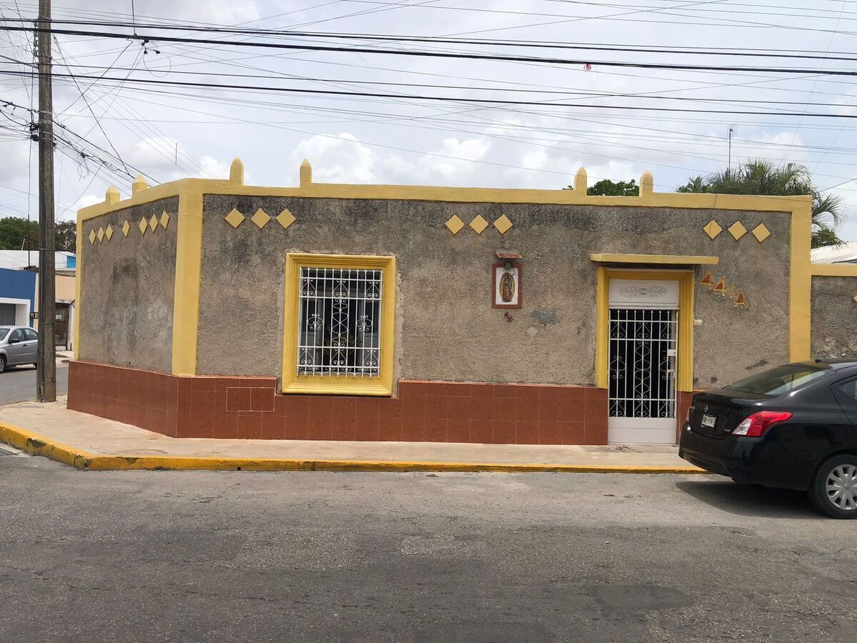 1 of 25: Fachada frontal
