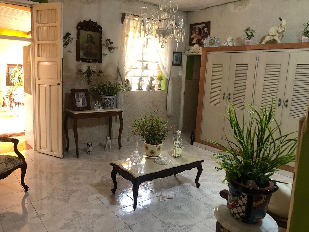 5 of 25: Family room