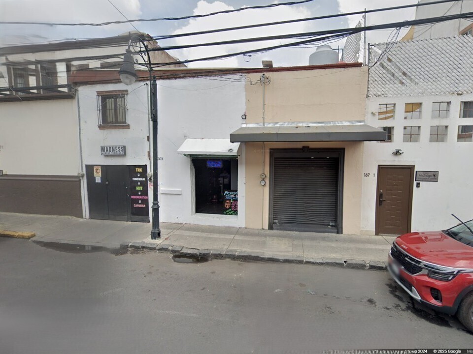 1 de 10: Fachada de los 3 Locales