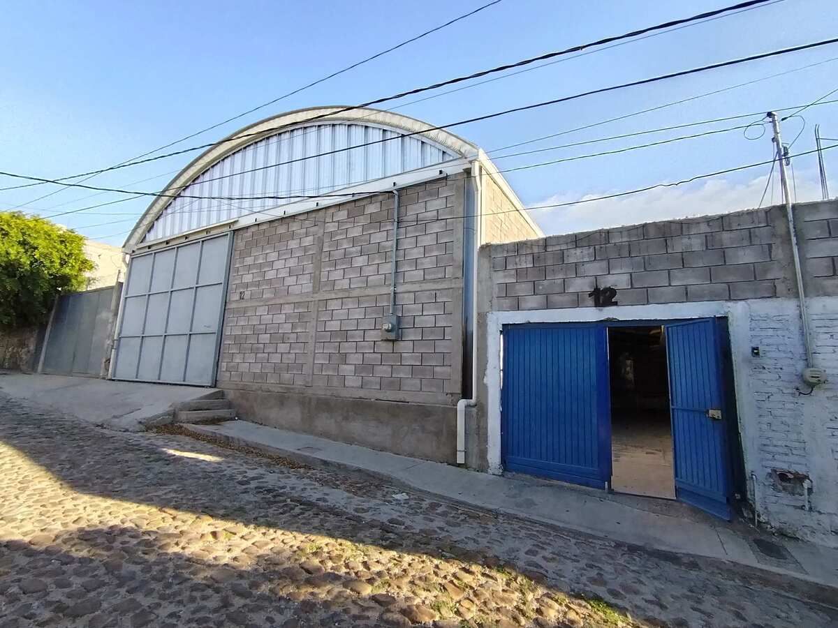 2 de 26: Bodega + Garage + Casa