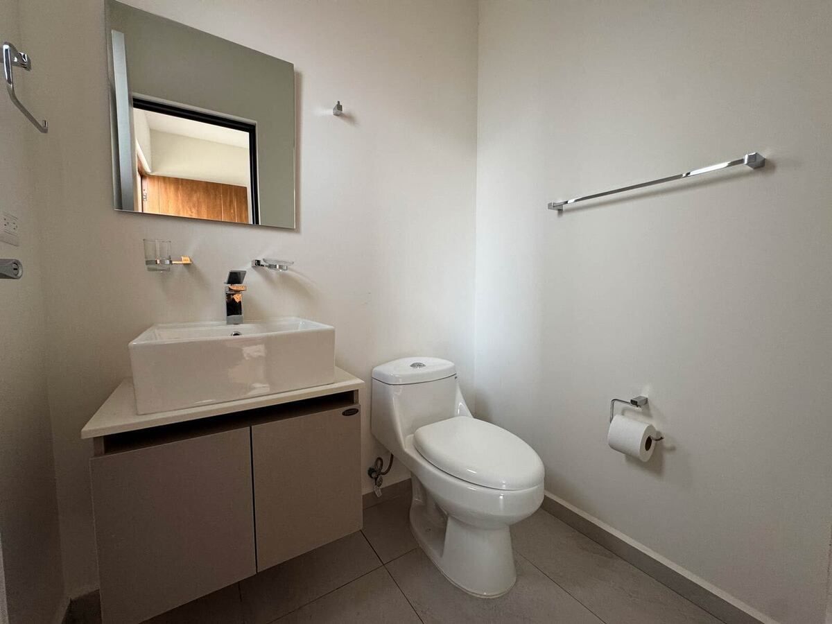 3 de 11: Baño de visitas