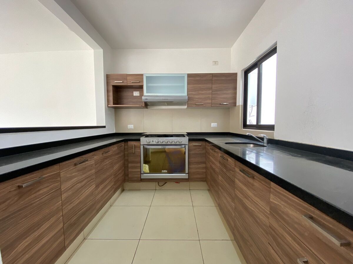 2 of 35: Cocina