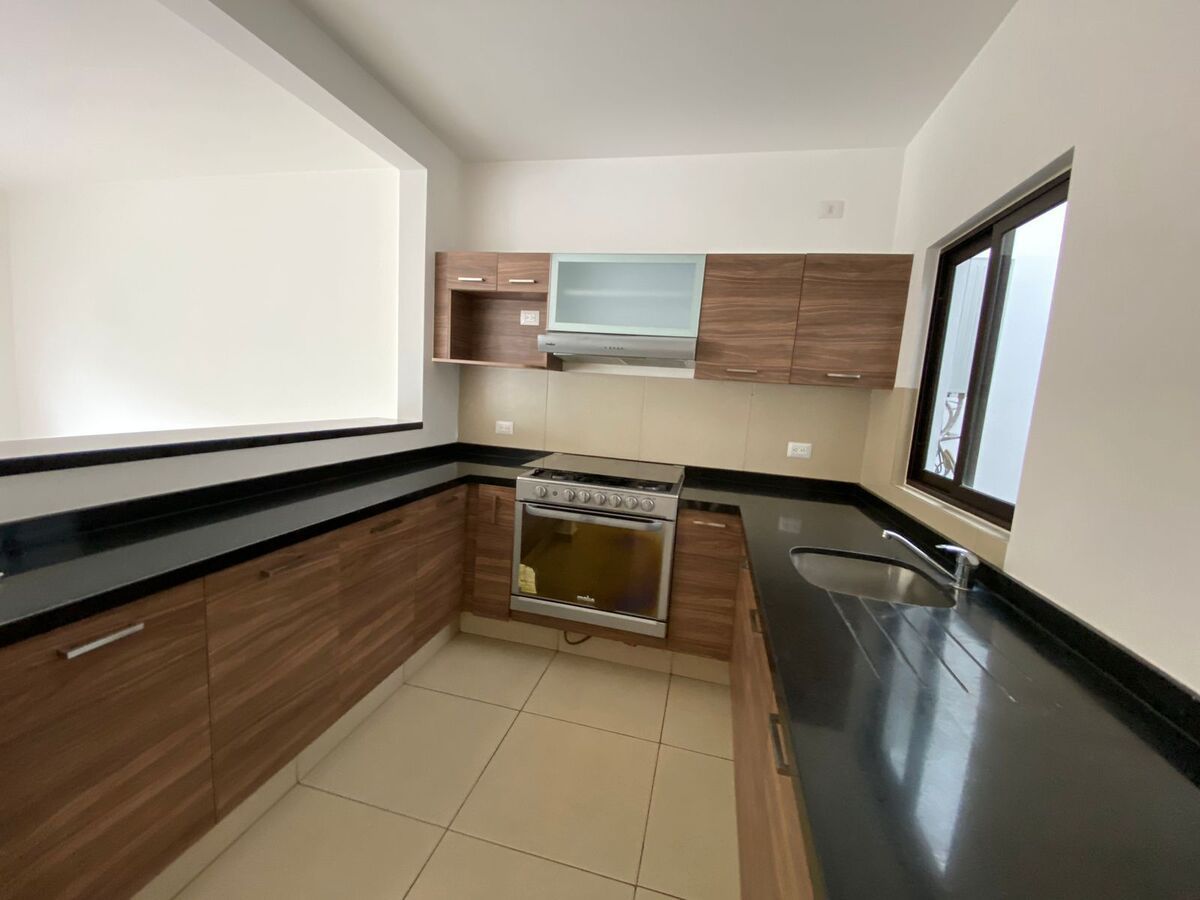 4 of 35: Cocina