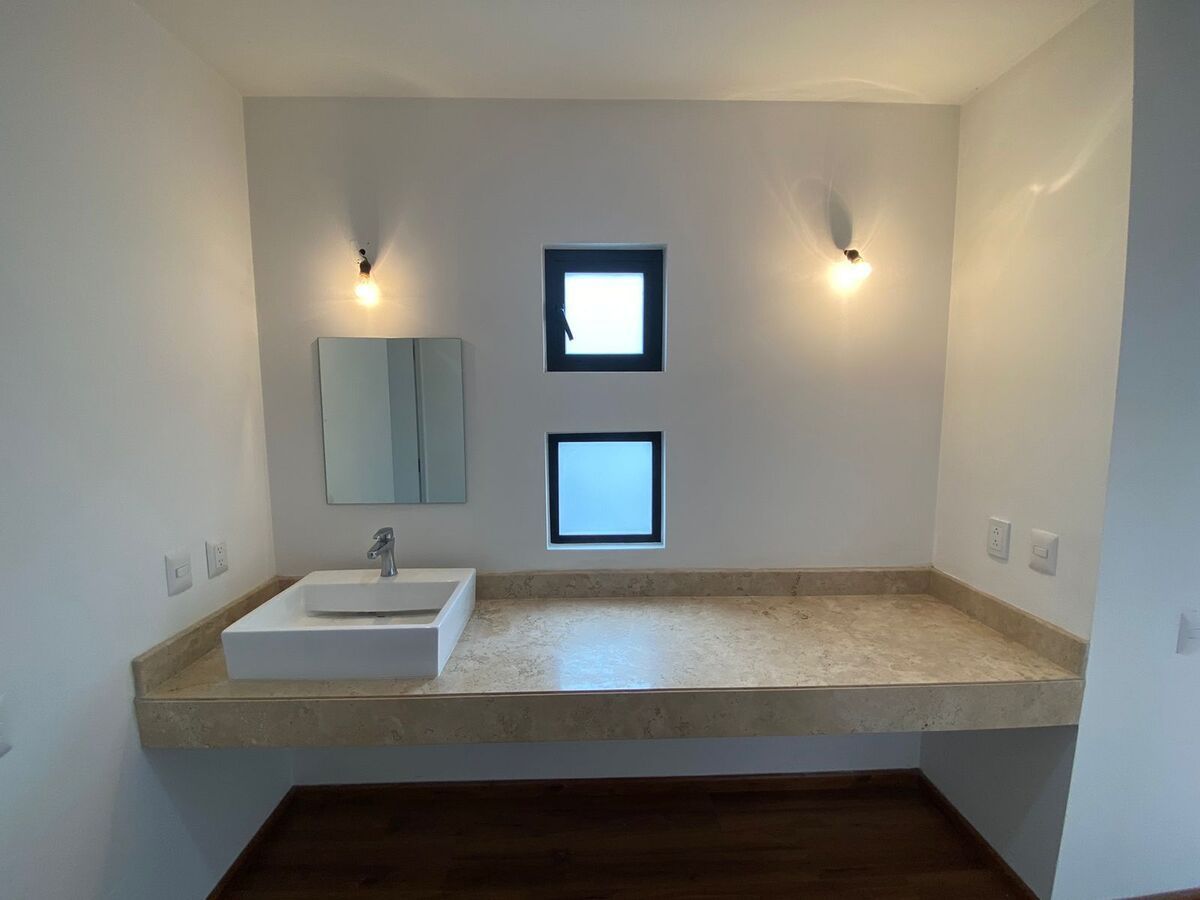 18 of 35: Baño recámara principal