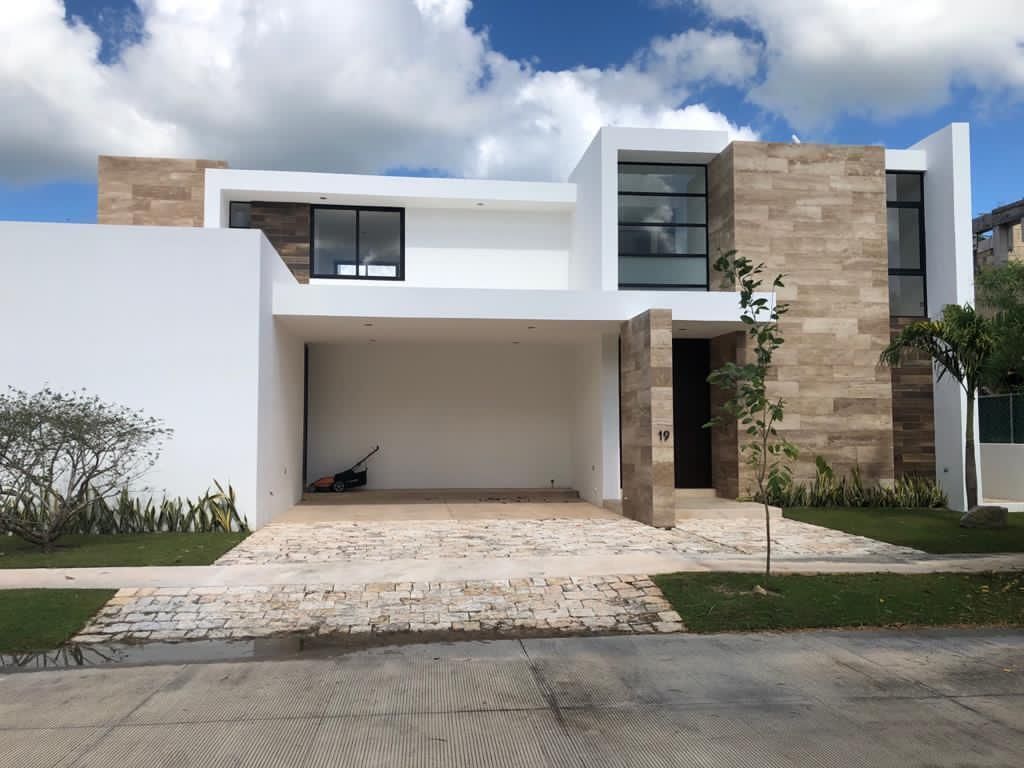 Casa con Paneles en Venta Yucatán Country Club Privada Kutz - foto 1